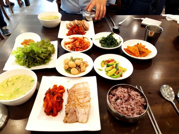 보쌈정식과칼국수 이미지