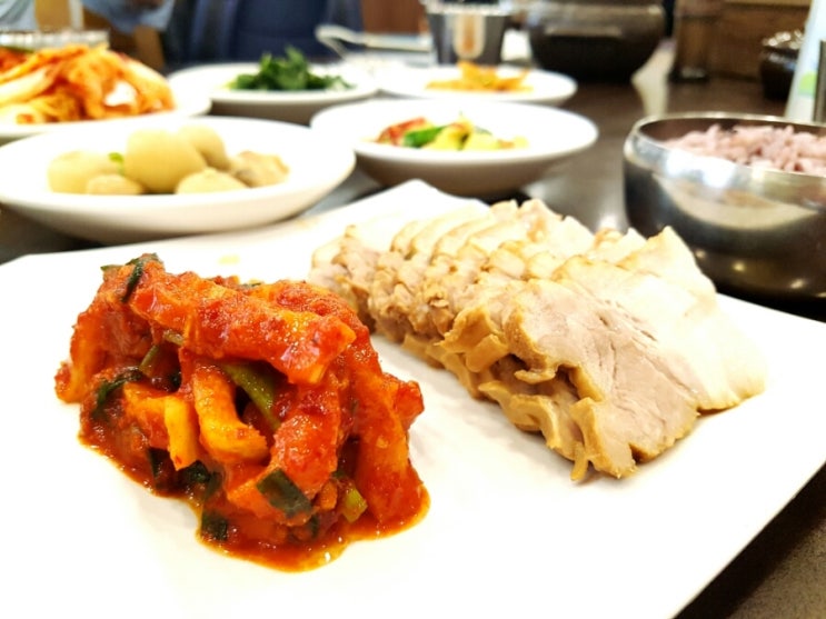 보쌈정식과칼국수 이미지