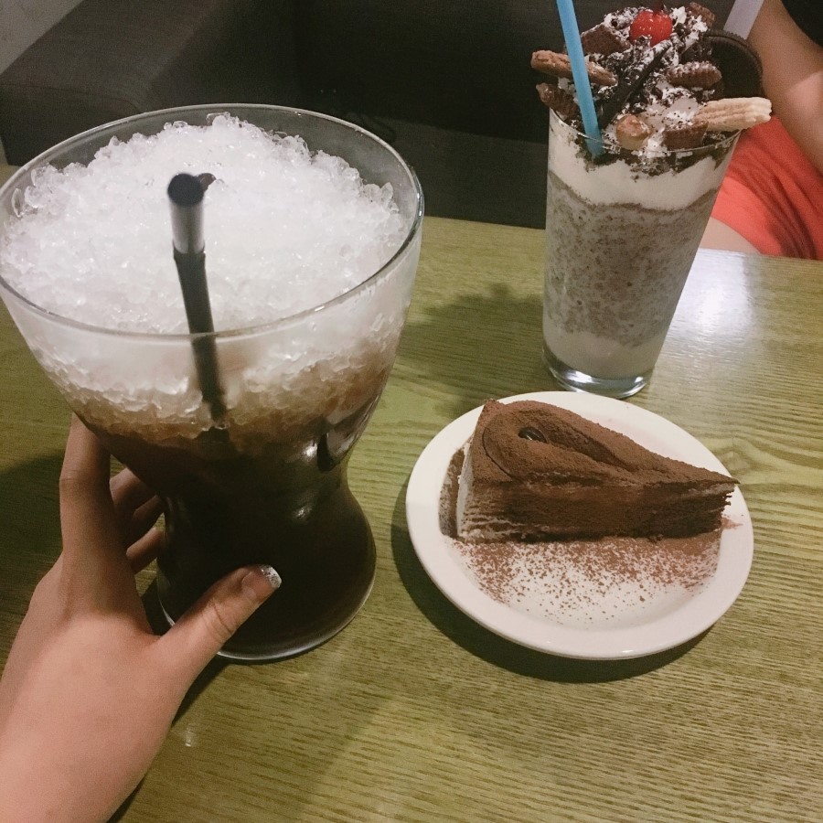 그녀의커피잔 이미지