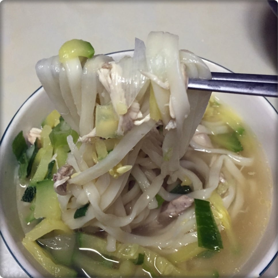 얼큰칼국수 이미지