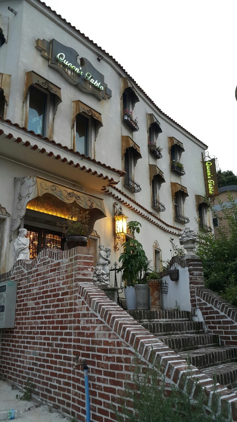 퀸스테이블 이미지