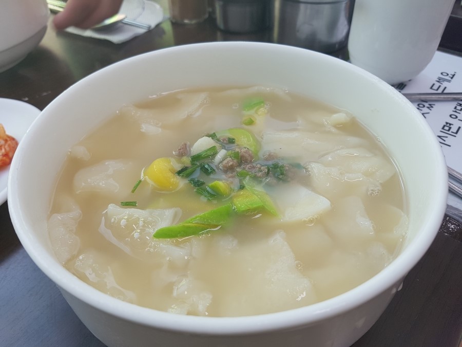 민속칼국수 이미지