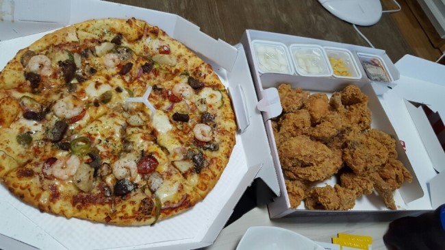 네네치킨피자 이미지
