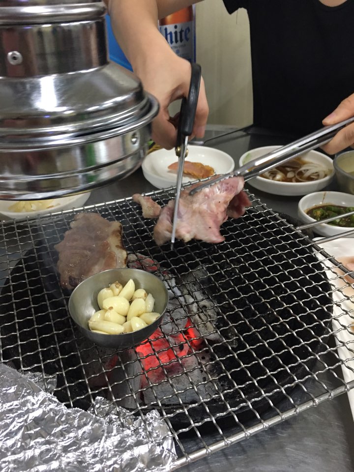 지리산흑돼지뒷통구이 이미지
