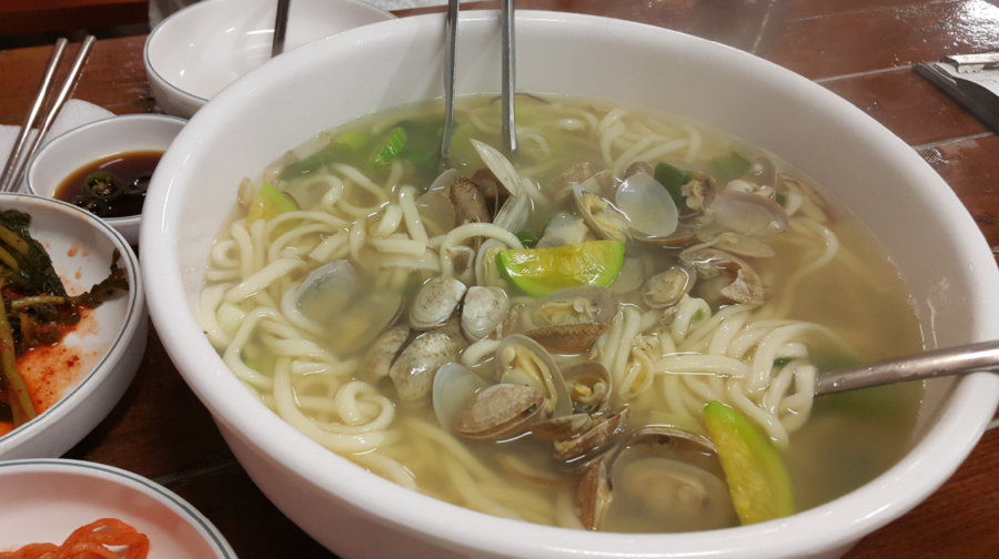 보리밥칼국수 이미지