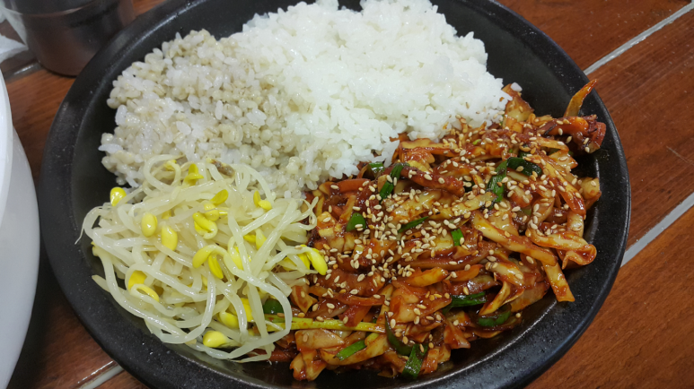 보리밥칼국수 이미지