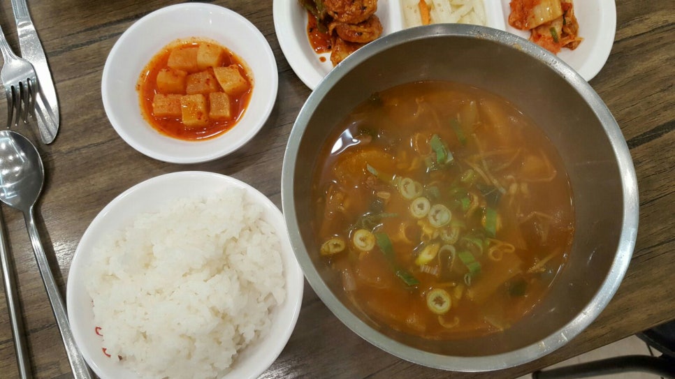 왕냉면돈까스김밥 이미지