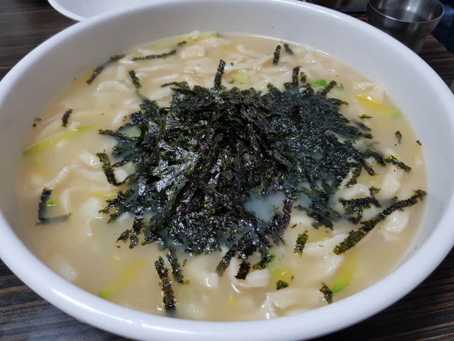 촌구석식당 이미지