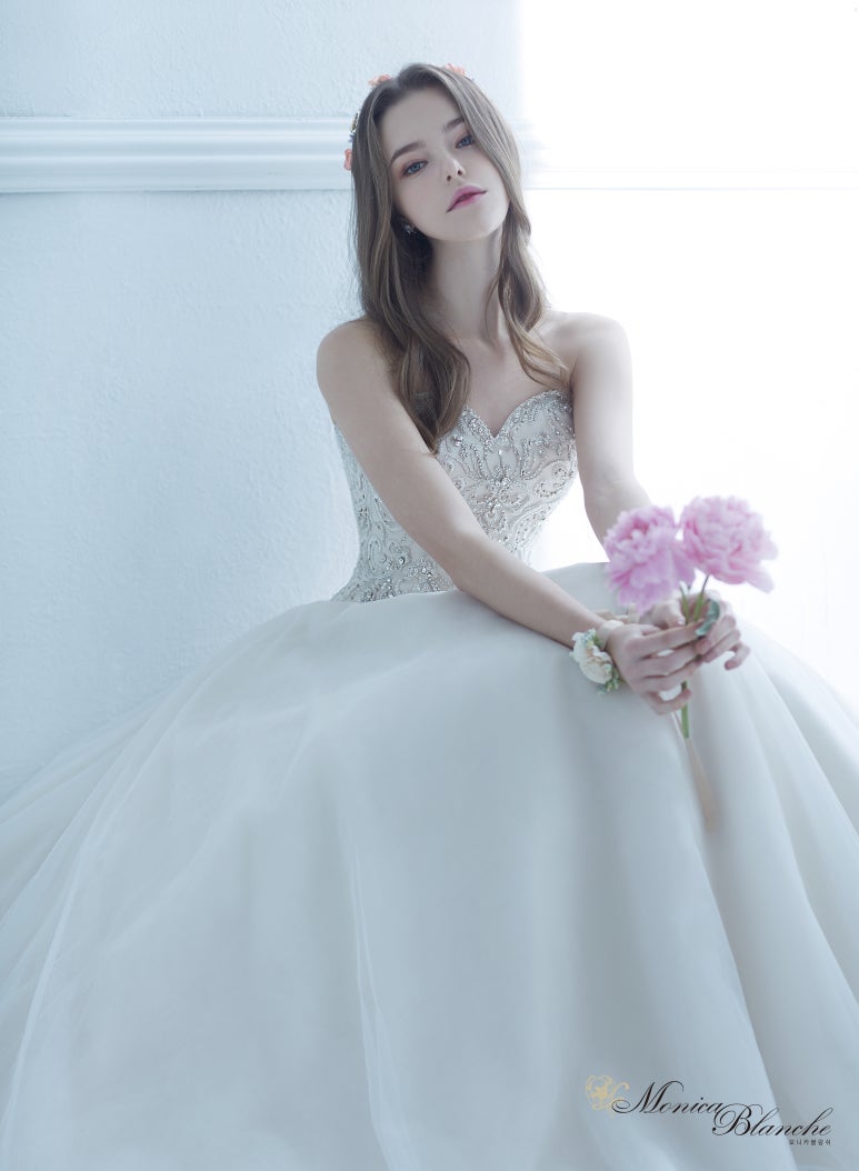 모니카블랑쉬 이미지