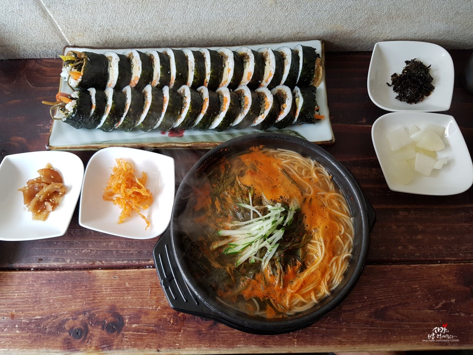 국시랑김밥이랑 이미지
