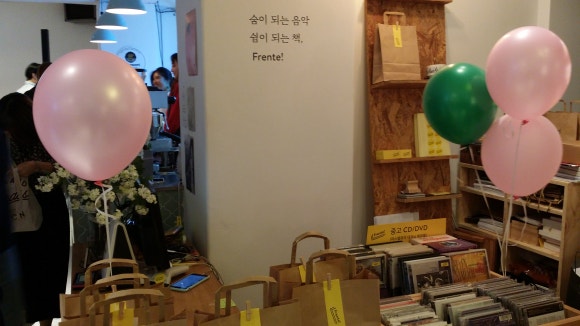 네온문 레이블 이미지