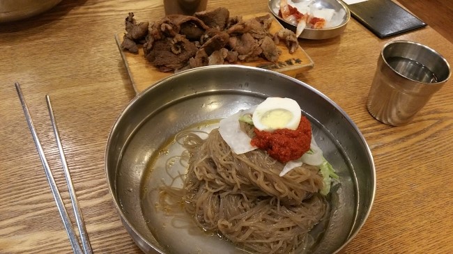 육쌈냉면 이미지
