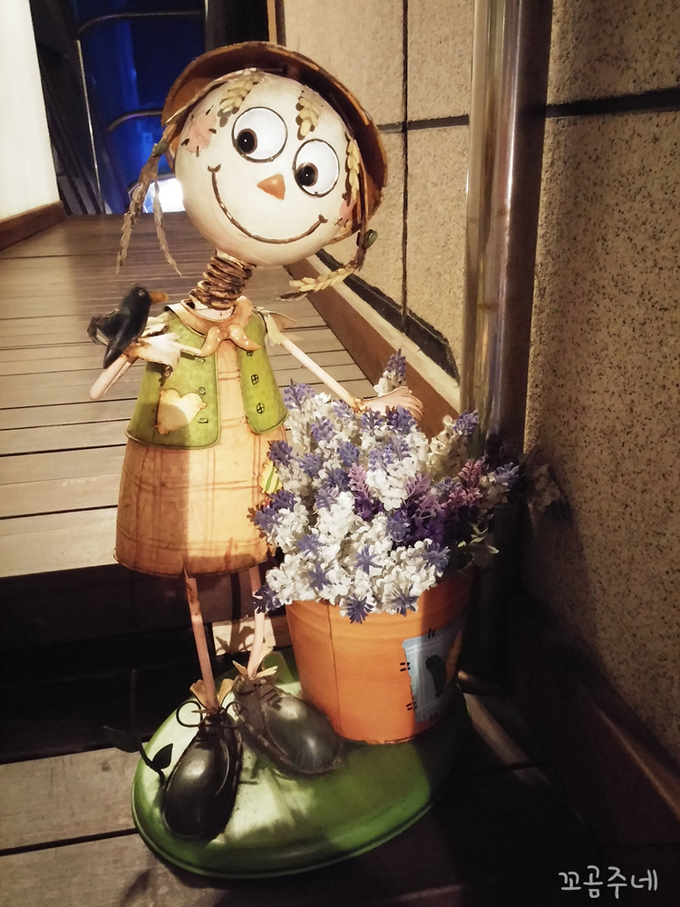 모모의창가 이미지