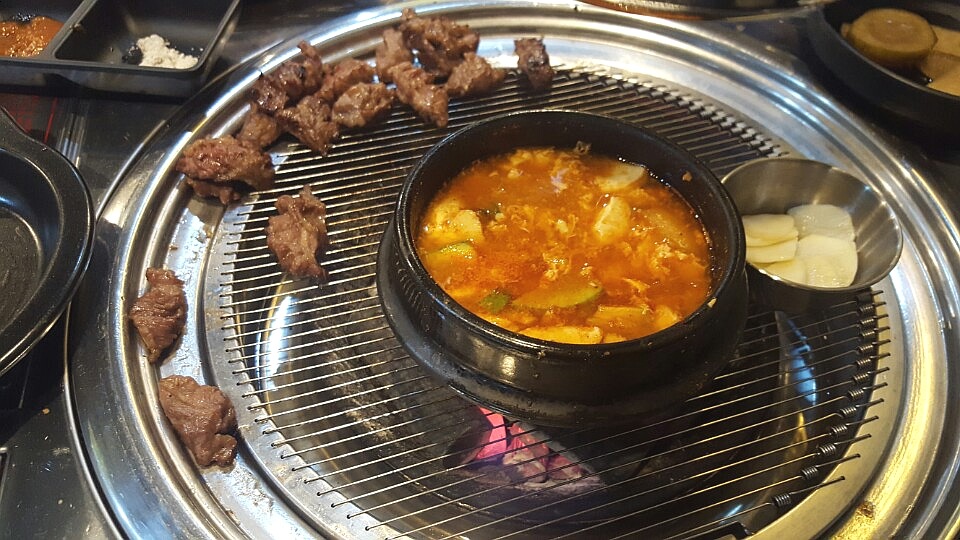 한우갈비의 습격 이미지