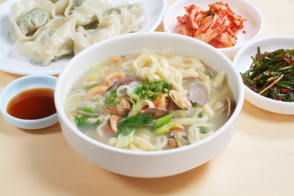가정식백반칼국수 이미지