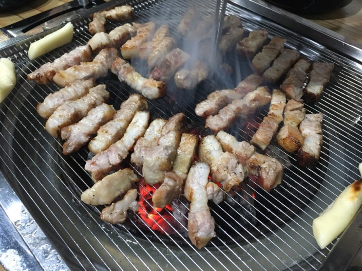 한돈참숯꼬기 이미지