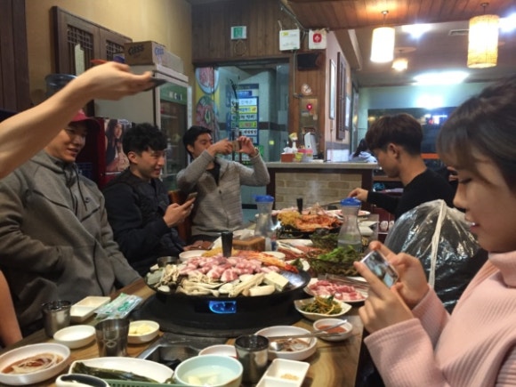 솥뚜껑생삼겹살 이미지