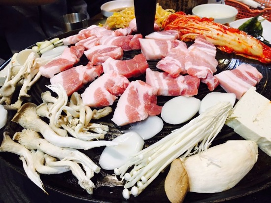 본가  솥뚜껑 생 삼겹살 이미지