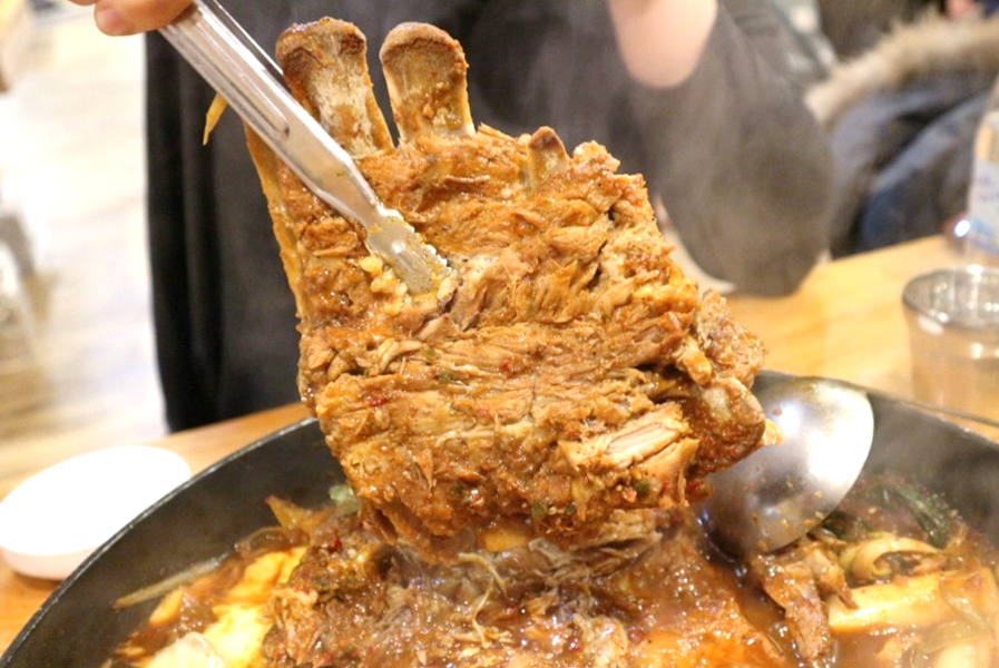 장수감자탕 이미지