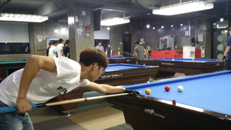 공때려당구장 이미지