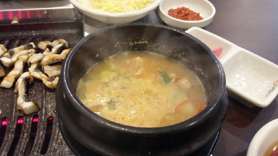 힘쎈민물장어 이미지
