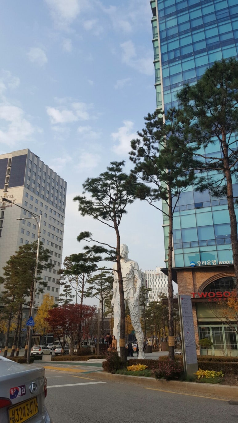 밀리오레빌딩 앞 이미지