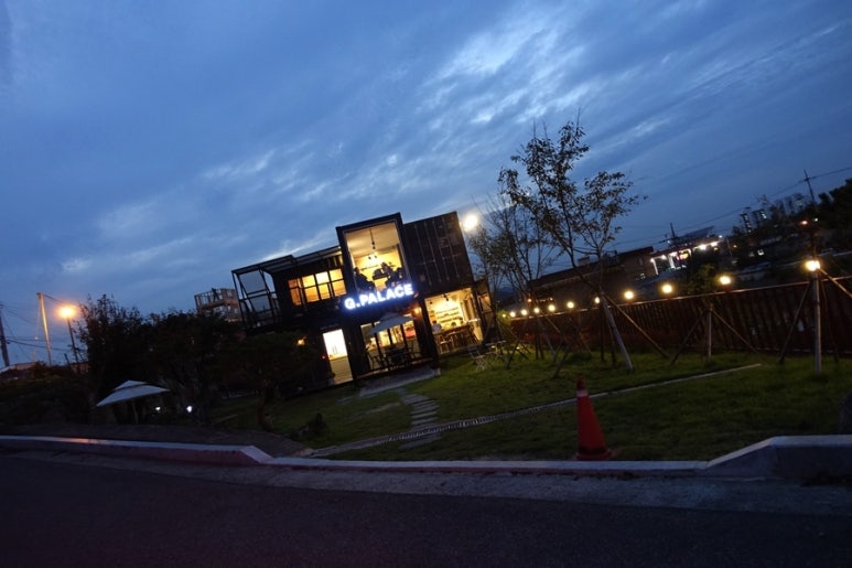 Gray palace 이미지