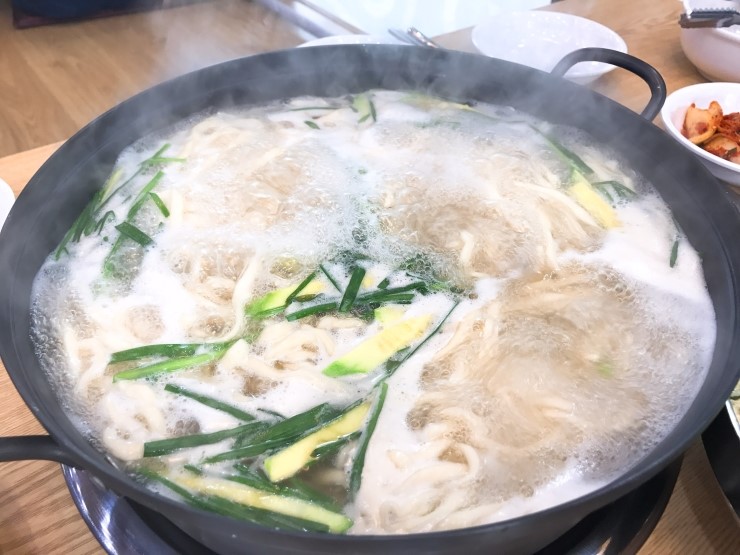 삼둥이손칼국수 이미지