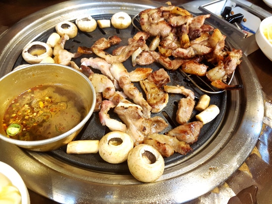 꿀꿀이뒷고기 이미지