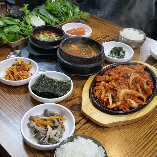 제육우렁쌈밥 이미지