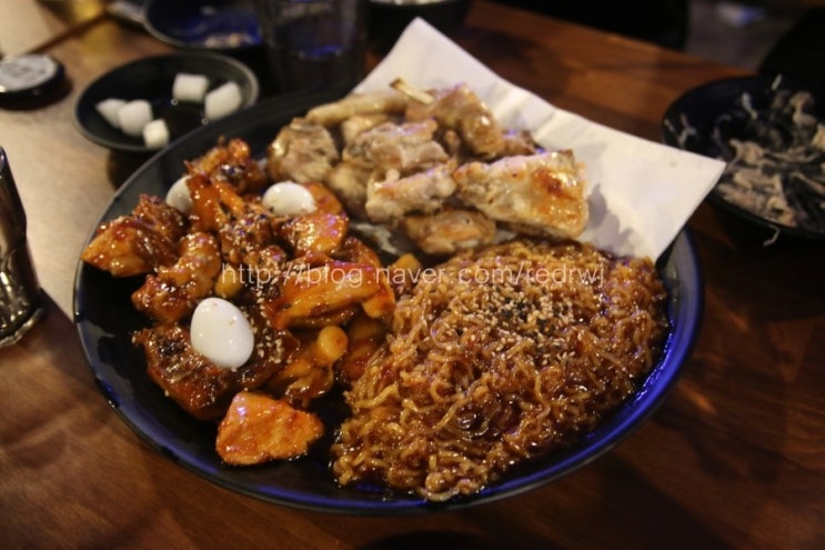 꼬꼬아찌숯불치킨 이미지