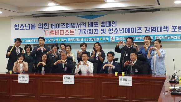 디셈버퍼스트 이미지