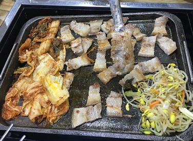 껄떡돼지 이미지