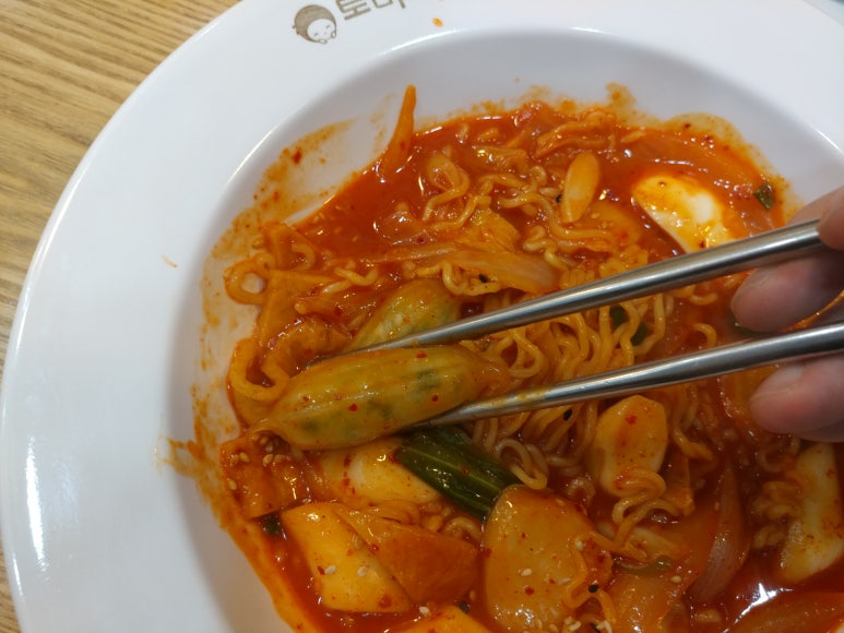 토마토김밥 이미지