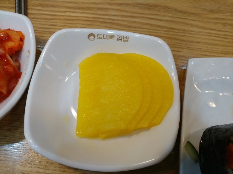 토마토김밥 이미지