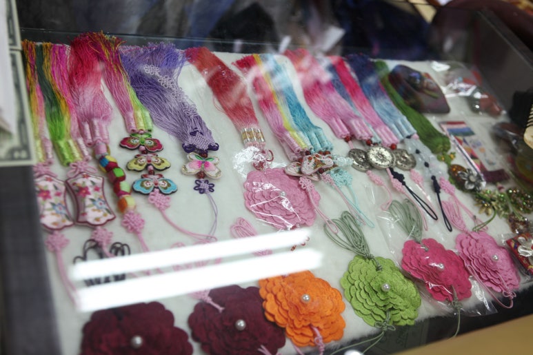 주홍한복 이미지