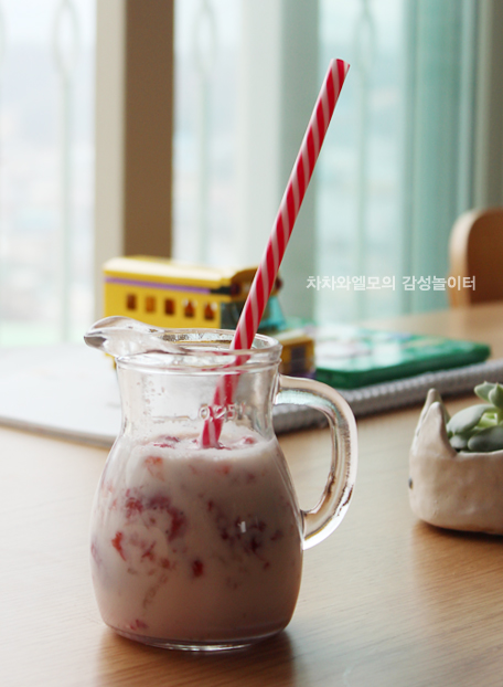 리얼생딸기우유 이미지