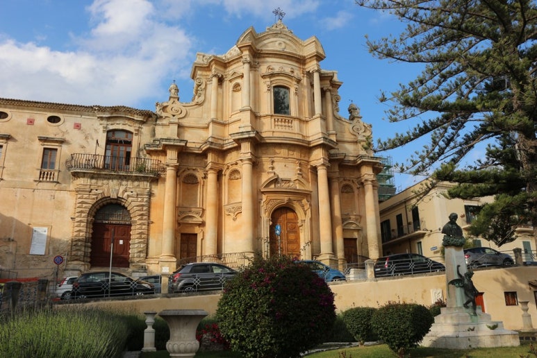 Noto 이미지