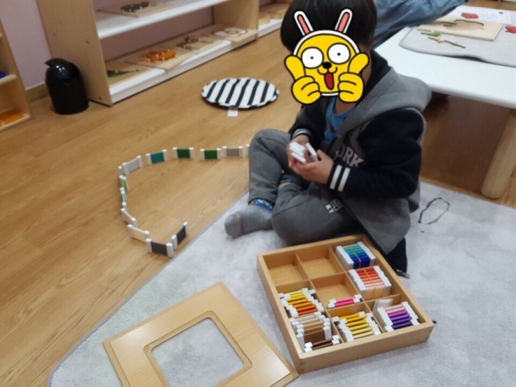 스콜라몬테소리 이미지