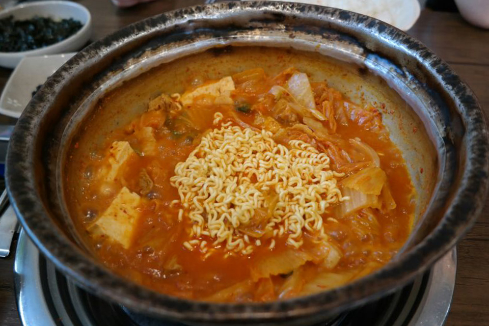 양푼생고기김치찌개 이미지
