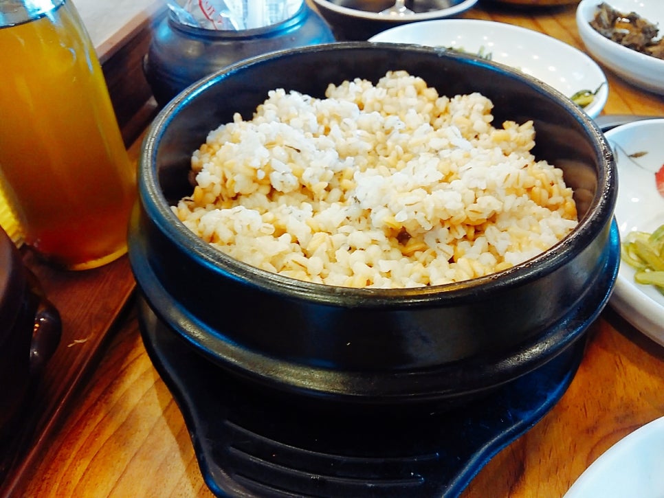 뚝배기보리밥 이미지