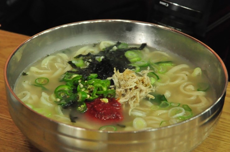 얼큰칼국수 이미지
