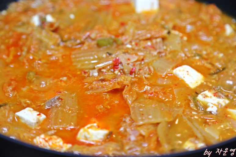 현진 김치찌개 이미지