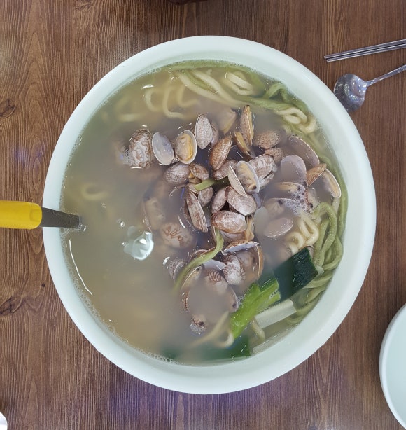 바지락손칼국수 이미지