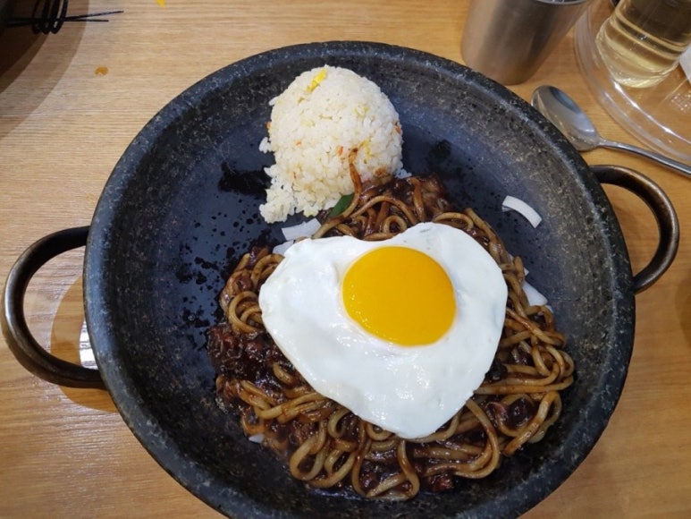 반곡 돌위에 짜장 이미지