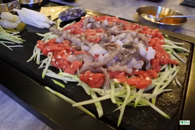 밤빛육회 이미지