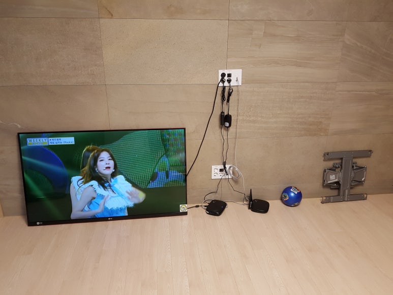 벽걸이티브이tv티비방문설치셋톱 이미지