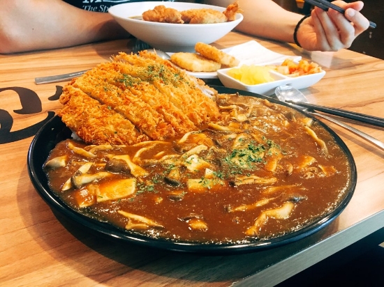 고씨네카레 이미지