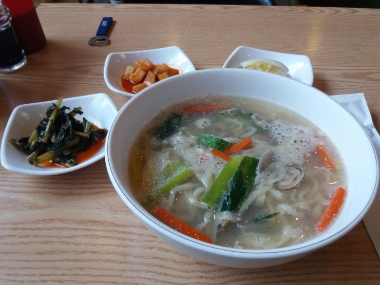 보리밥칼국수 이미지