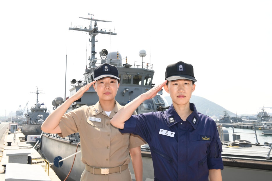 해군 최초 여군 함장 안희현 소령·고속정 편대장 안미영 소령 : 네이버 블로그
